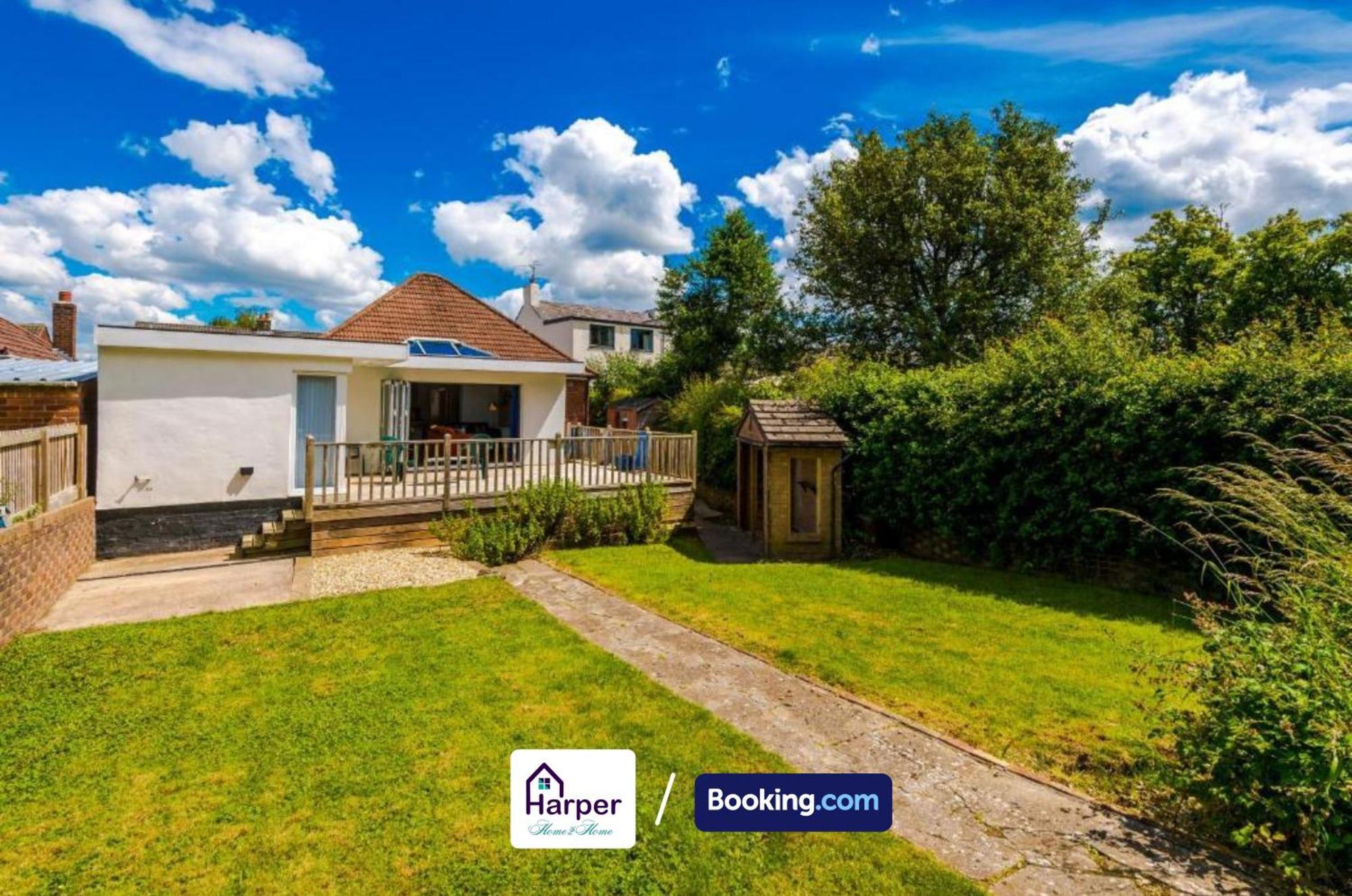 Spacious Detached Bungalow By Harperletting Short Lets & Serviced Accommodation Buckely With Pool Table & Driveway Buckley Exterior foto